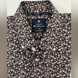 Men’s Ben Sherman wrinkle free all way stretch dress shirt Medium